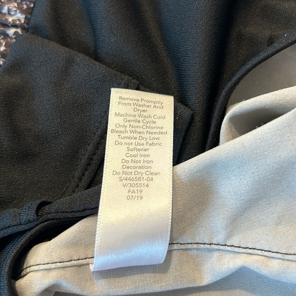 Athleta Printed Mesh Racer Run Short 4" Black and Gray Size Small - Picture 11 of 11